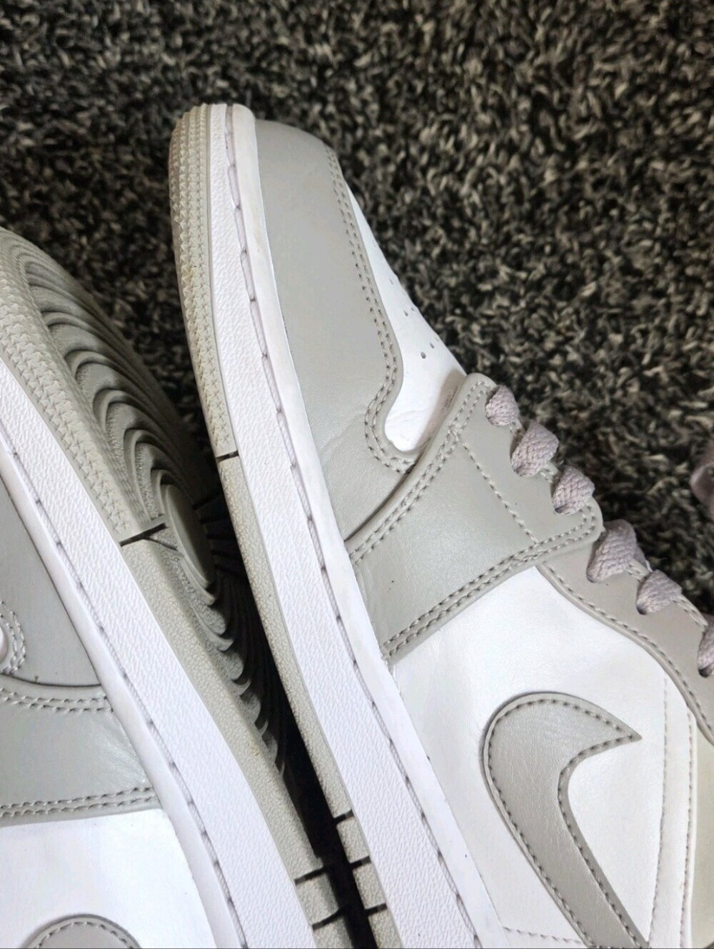 Nike Air Jordan 1 Mid College Grey 554724-082 US Men's Size 8 - Picture 6 of 16